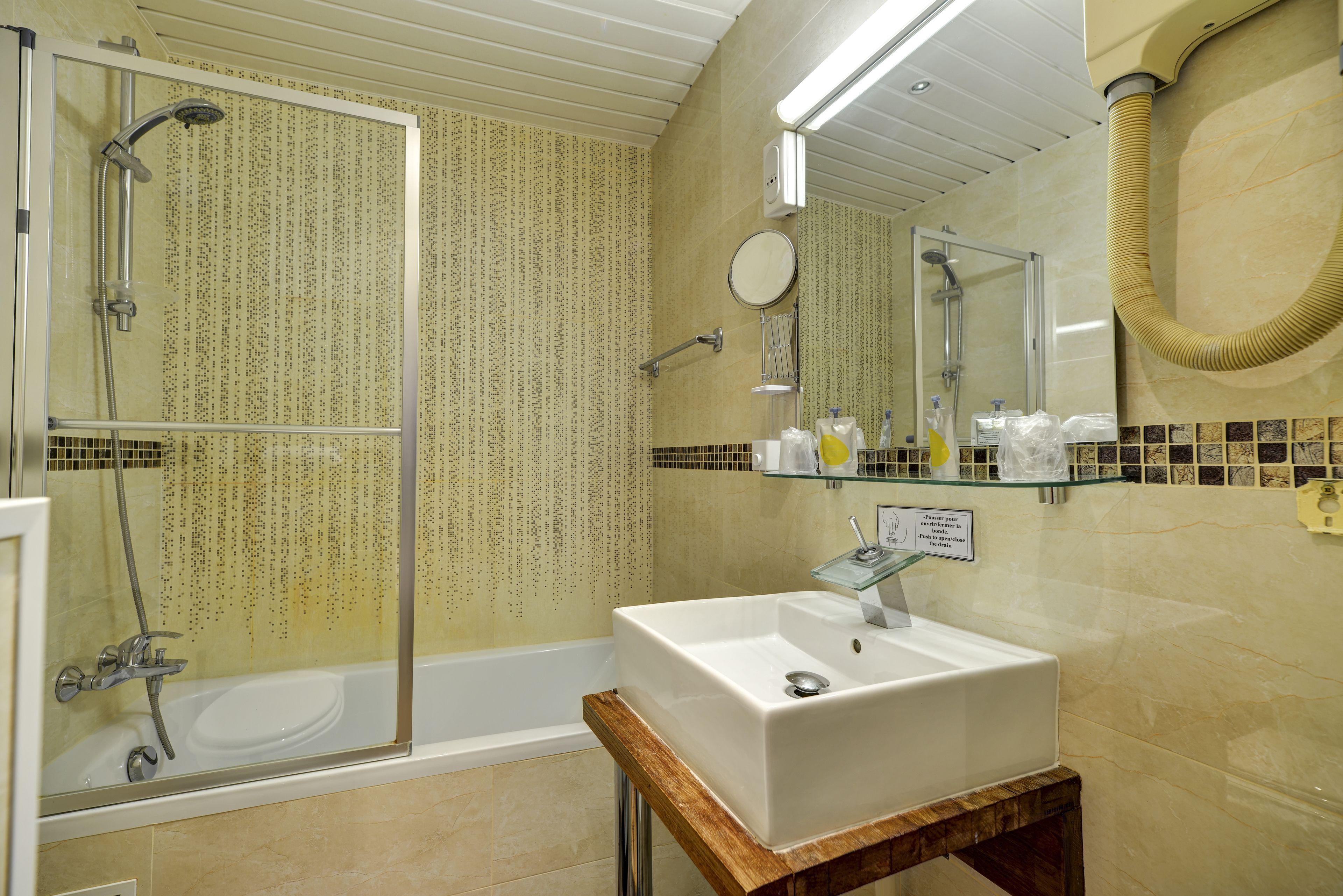 Korner Montmartre 3*